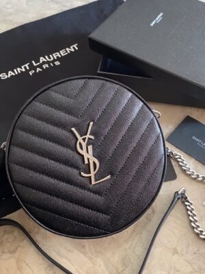 VINYLE ROUND CAMERA BAG IN CHEVRON-QUILTED SMOOTH LEATHER