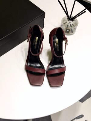 CASSANDRA FLAT SANDALS IN SMOOTH LEATHER