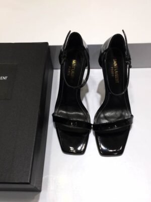 CASSANDRA FLAT SANDALS IN SMOOTH LEATHER