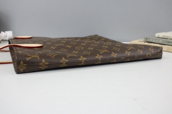 Louis Vuitton Carry It