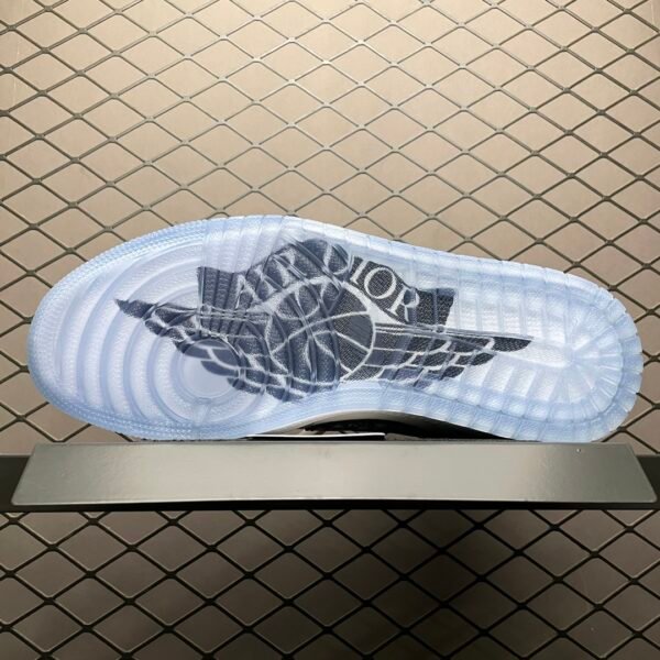 Dior × Air Jordan 1