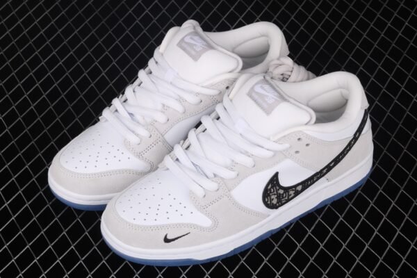 Dior ✖ Nike SB Dunk Low