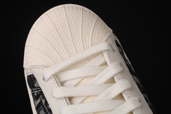 Dior ✖ Adidas Originals Superstar C16650