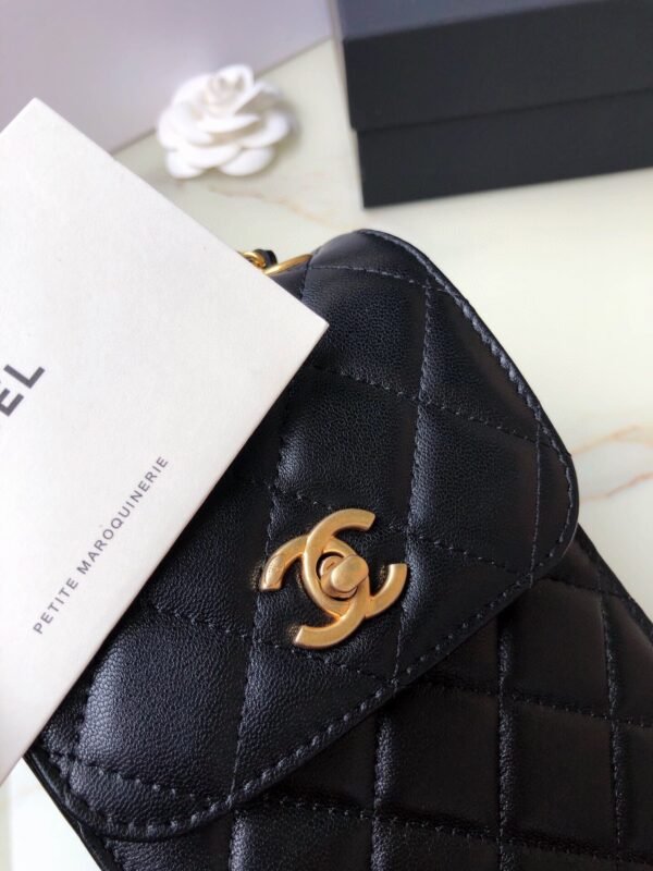 CHANEL CLUTCH