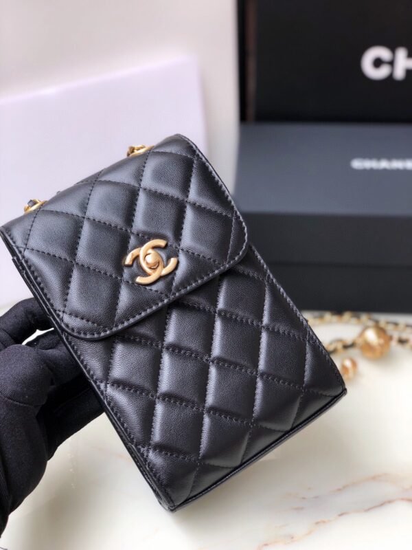 CHANEL CLUTCH