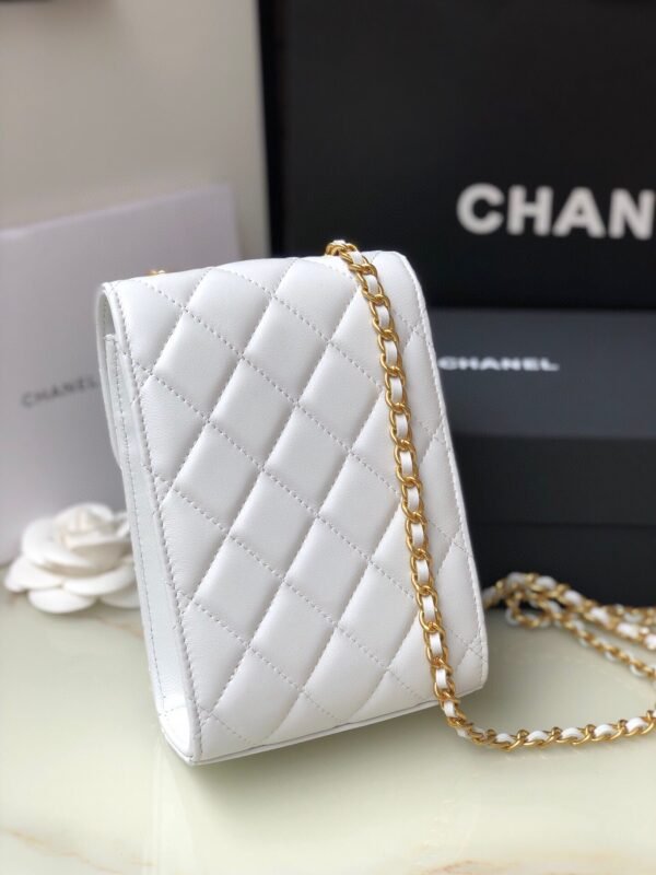 CHANEL CLUTCH