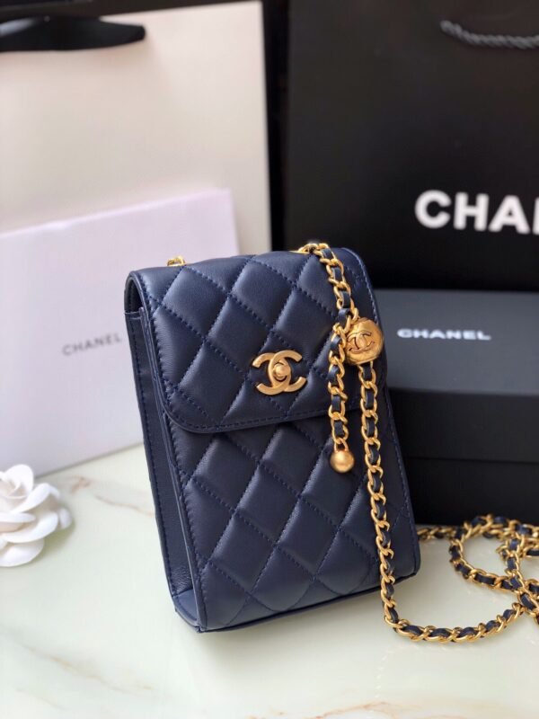 CHANEL CLUTCH