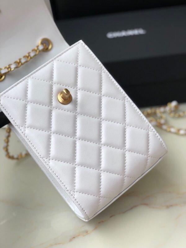 CHANEL CLUTCH