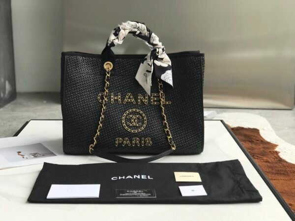CHANEL TOTE