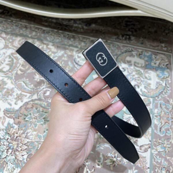 Gucci Square leather metal buckle