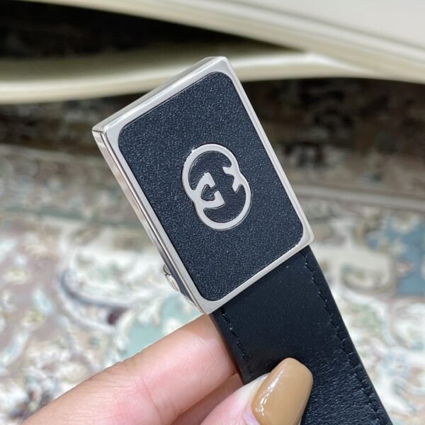 Gucci Square leather metal buckle