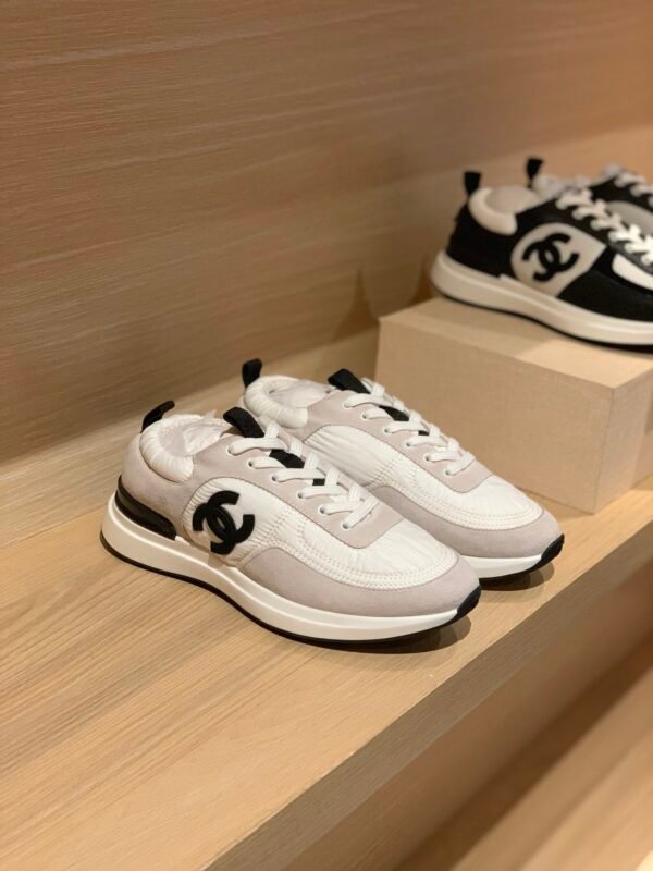 CHANEL SNEAKER