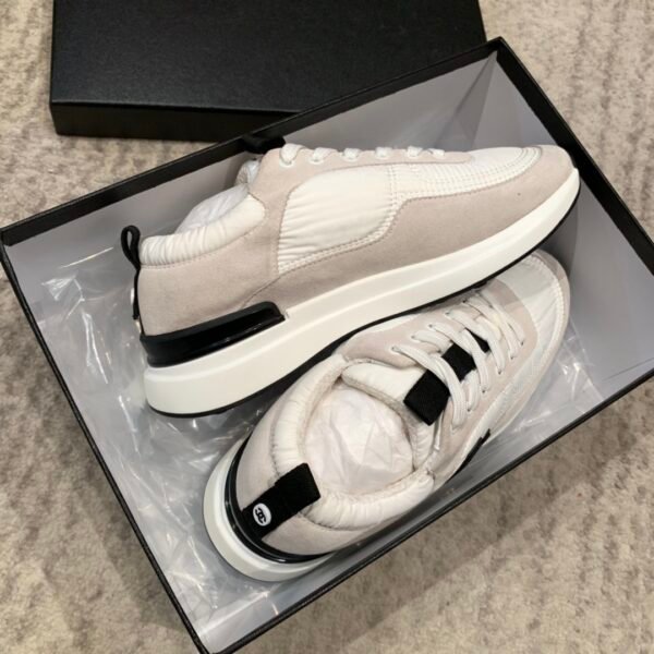 CHANEL SNEAKER