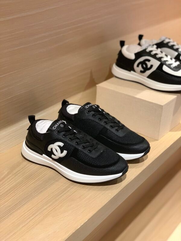 CHANEL SNEAKER