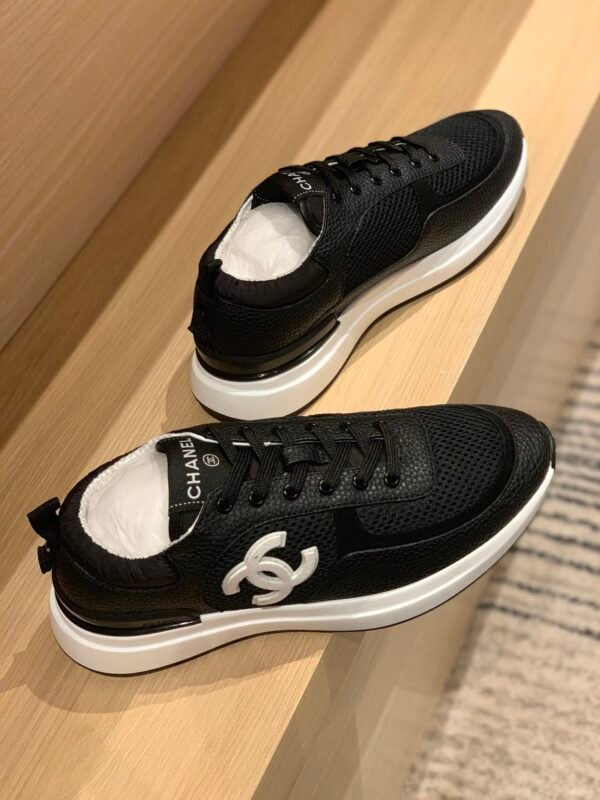 CHANEL SNEAKER