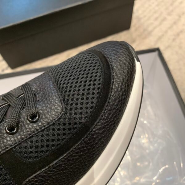 CHANEL SNEAKER