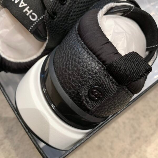 CHANEL SNEAKER