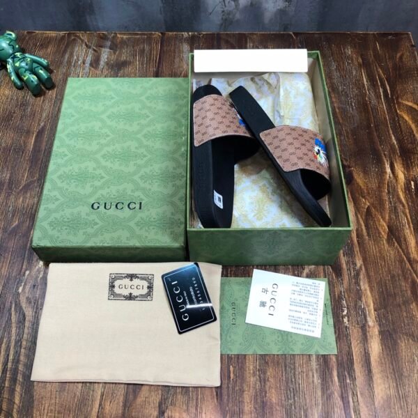 GUCCI SLIPPERS 1