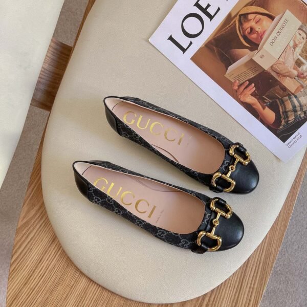GUCCI FLATS 8
