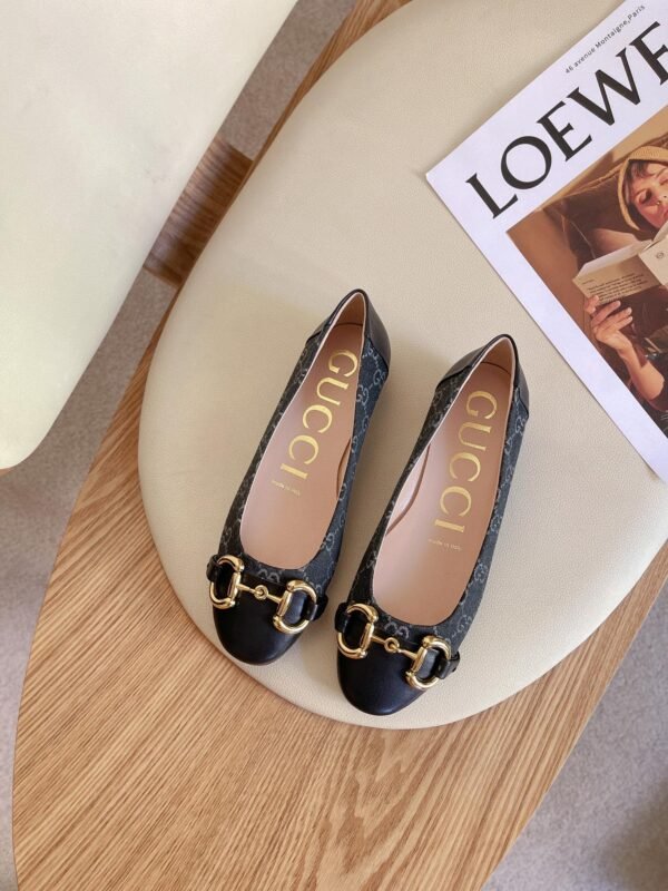 GUCCI FLATS 8