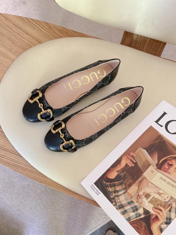 GUCCI FLATS 8