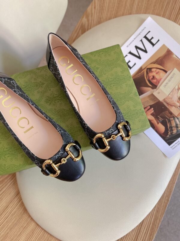 GUCCI FLATS 8