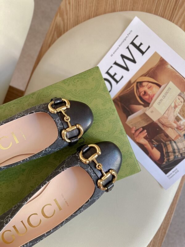 GUCCI FLATS 8