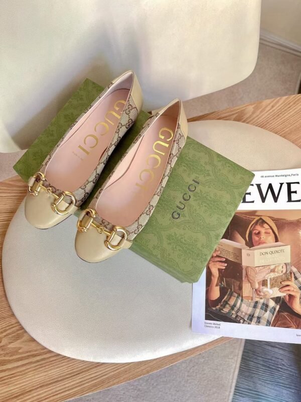 GUCCI FLATS 9