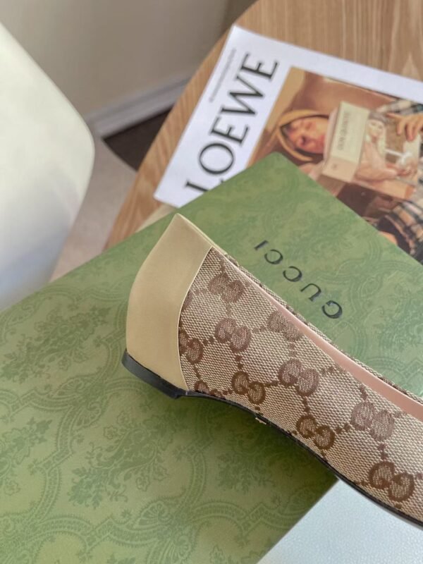 GUCCI FLATS 9