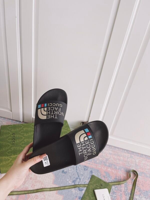 GUCCI SLIPPERS 18