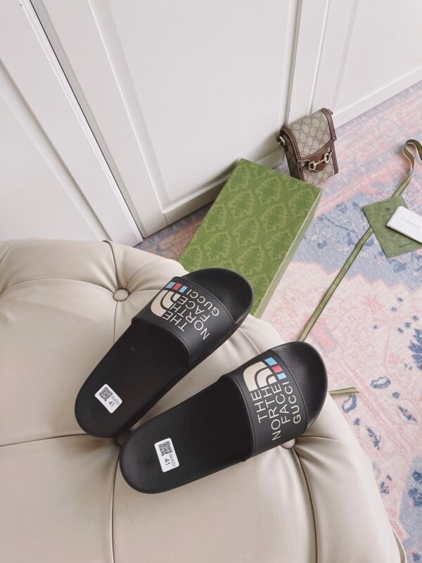 GUCCI SLIPPERS 18