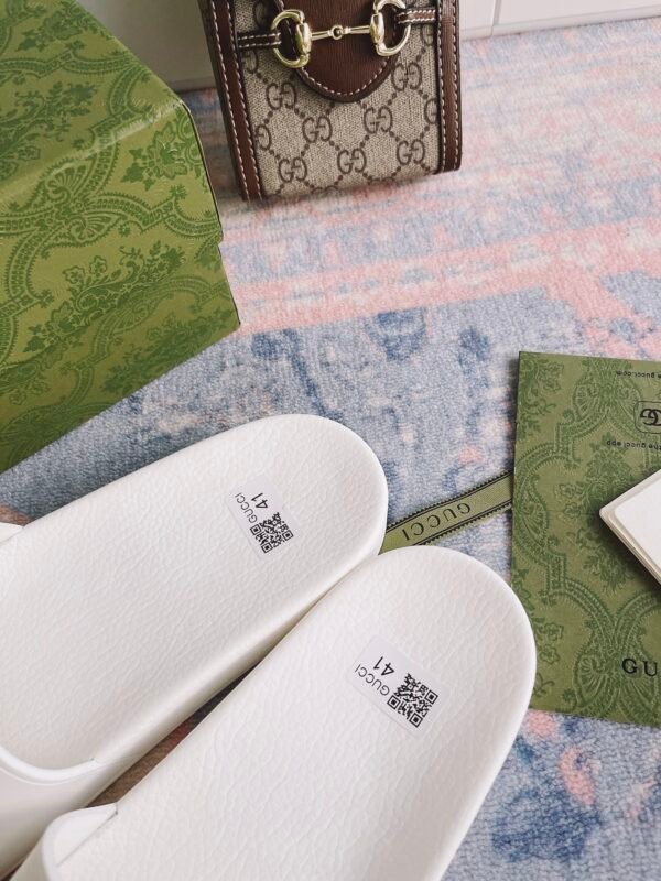 GUCCI SLIPPERS 19