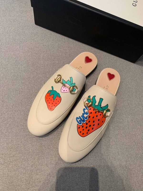 GUCCI FLATS 24