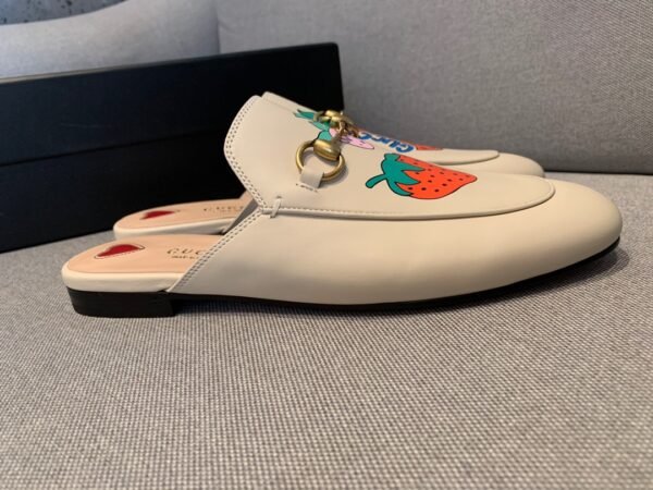GUCCI FLATS 24
