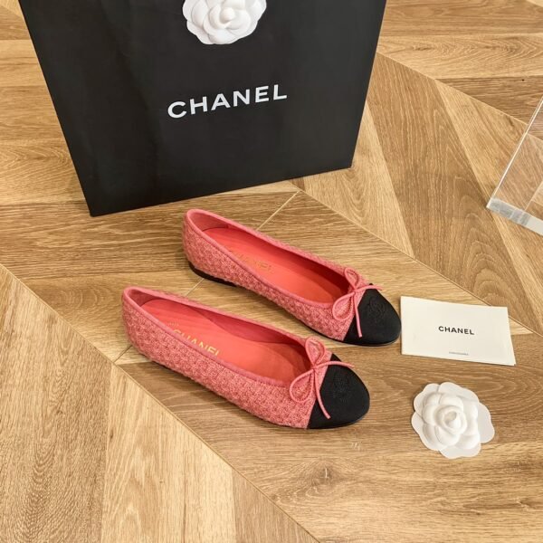 CHANEL FLATS 8