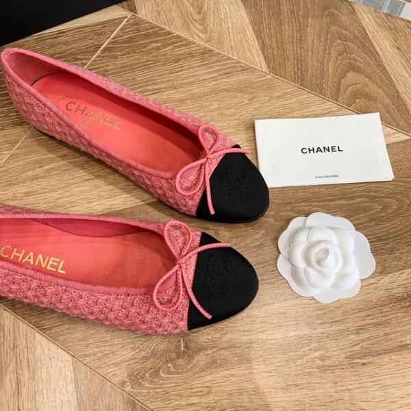 CHANEL FLATS 8