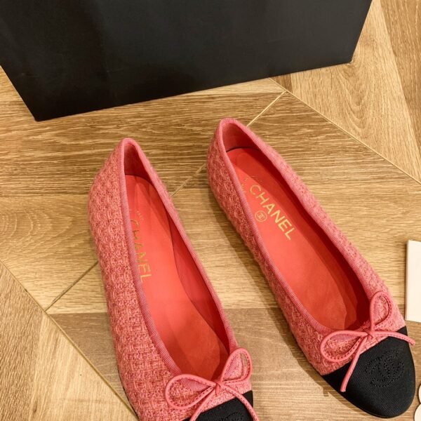 CHANEL FLATS 8