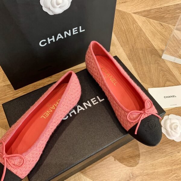 CHANEL FLATS 8