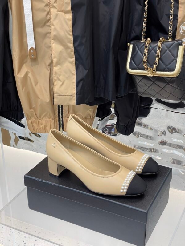 CHANEL HIGH HEELS 1