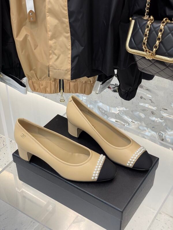 CHANEL HIGH HEELS 1