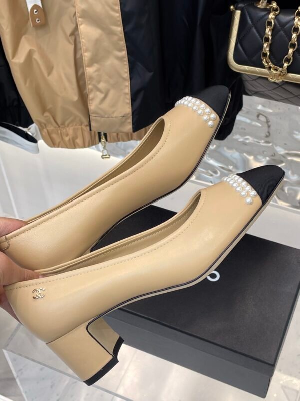 CHANEL HIGH HEELS 1