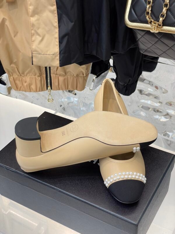 CHANEL HIGH HEELS 1