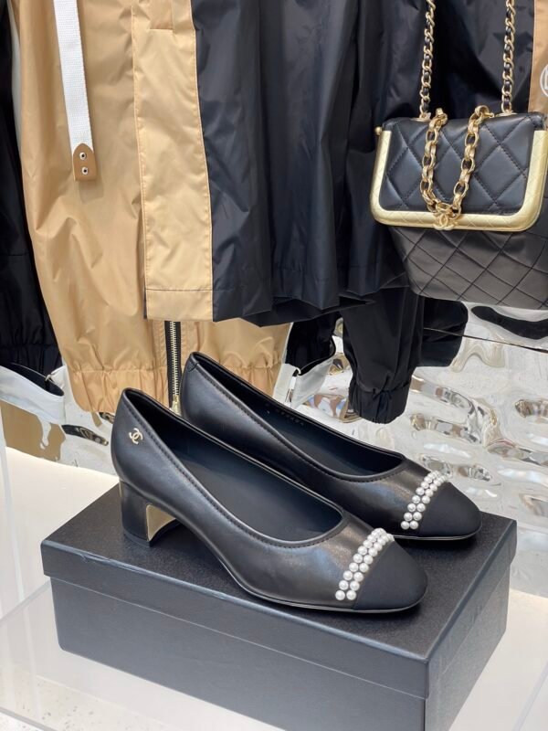 CHANEL HIGH HEELS 2