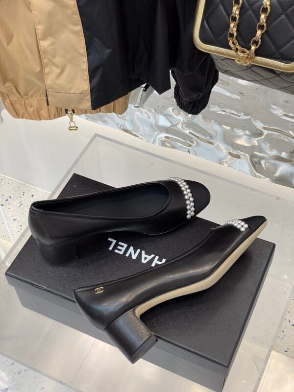 CHANEL HIGH HEELS 2