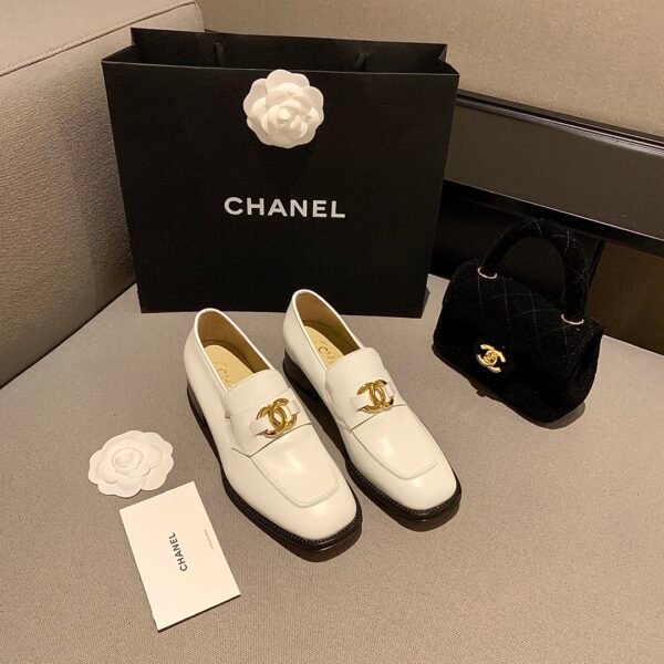 CHANEL FLATS 13