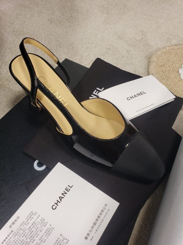 CHANEL FLAT 43