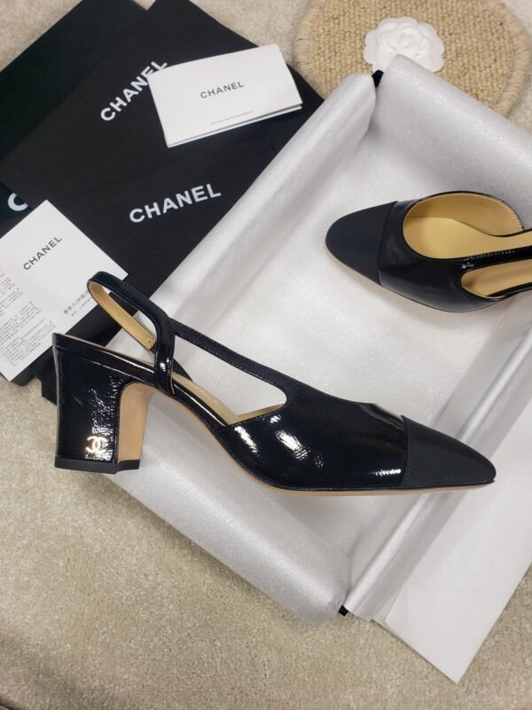 CHANEL FLAT 43