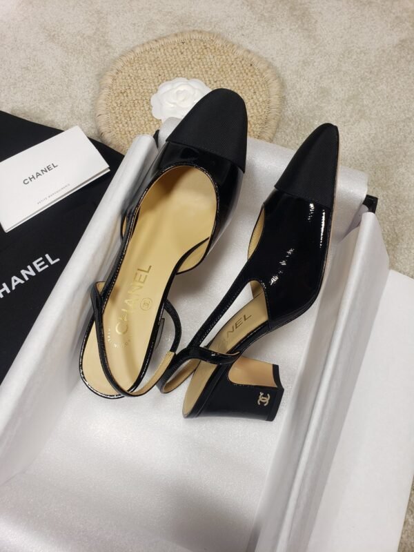 CHANEL FLAT 43