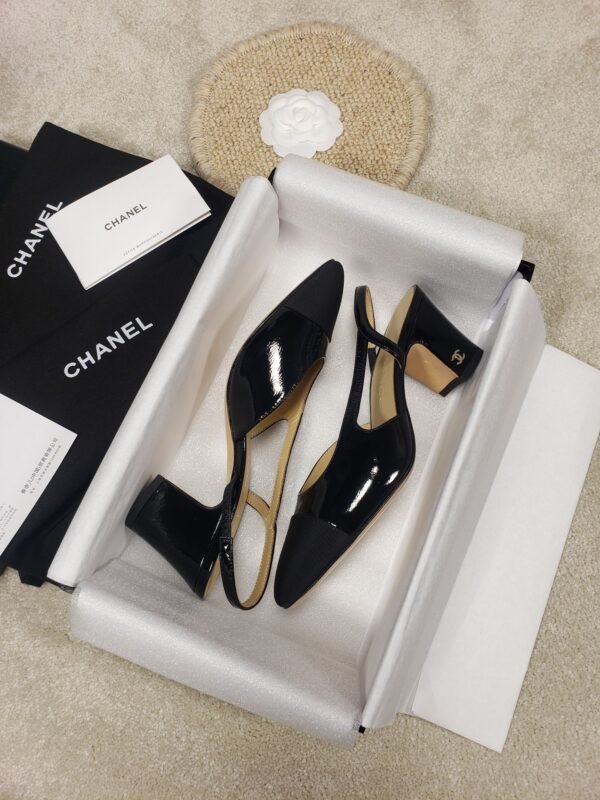 CHANEL FLAT 43