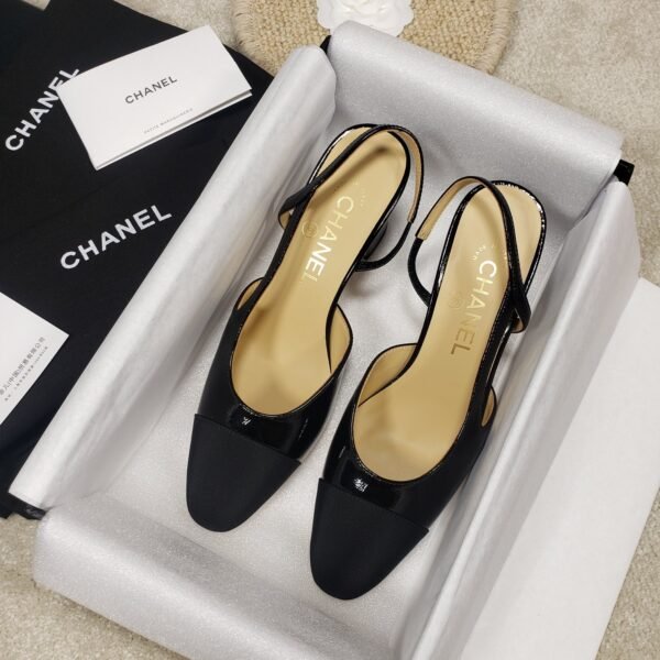 CHANEL FLAT 43
